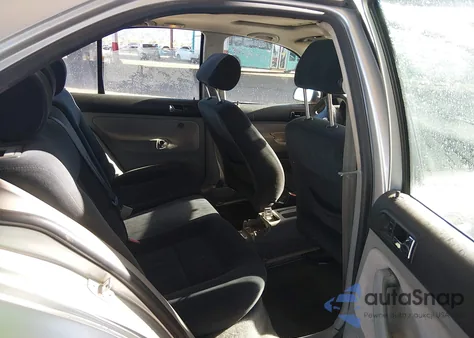 2000 Volkswagen Jetta Gls z USA, uszkodzony, nr VIN 3VWSA29M2YM046166